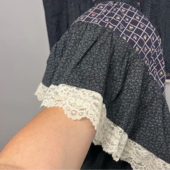 VTG 70s Gunne Sax Prairie Dress Dark Floral Print W/ Lace & Square Bodice XS - Picture 7 of 16